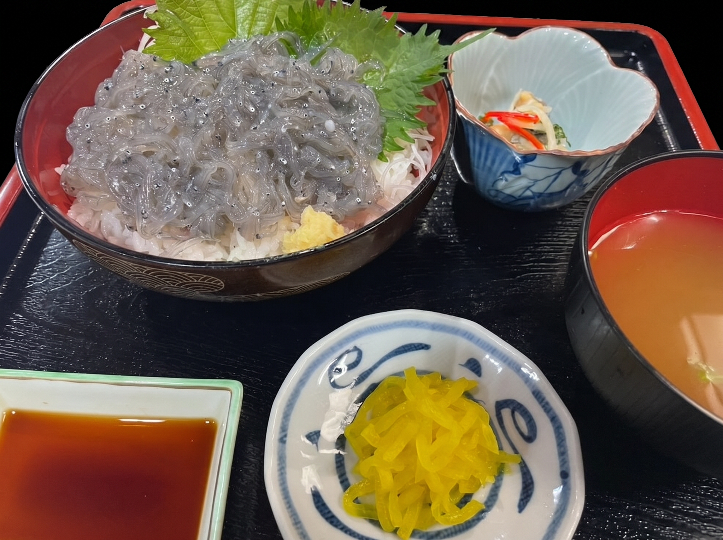 生しらす丼定食